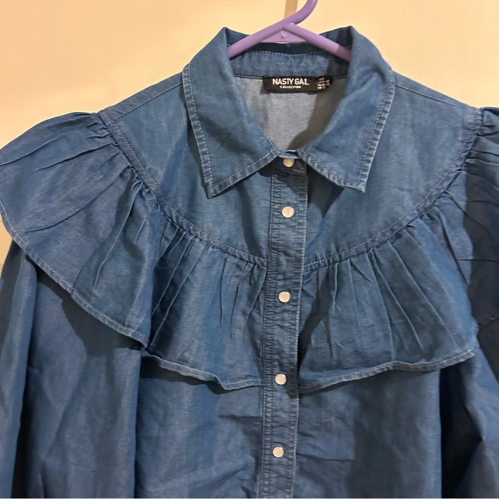 Nasty Gal Denim-like Blue Ruffle Button Up sz 8 - Picture 3 of 7